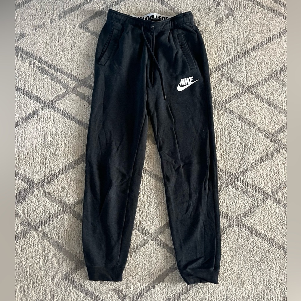Nike Women's Black Joggers Sweats